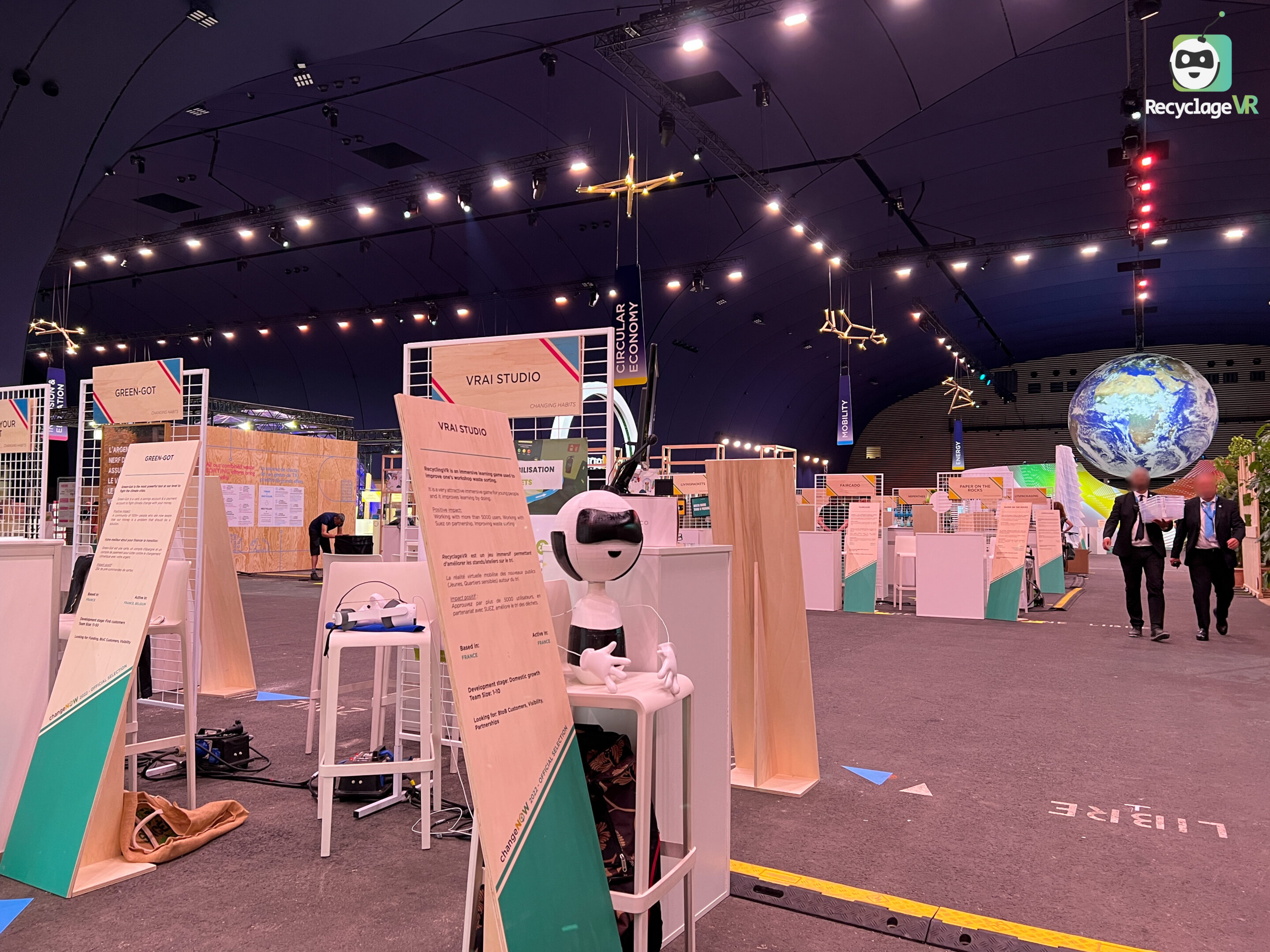 Stand RecyclageVR et son robot Recyclo au ChangeNow 2022